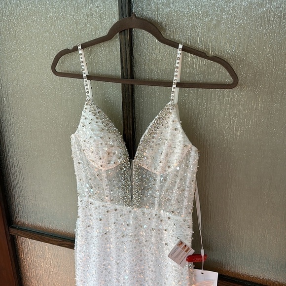 Mac Duggal EMBELLISHED PLUNGE NECK SLEEVELESS TRUMPET GOWN size 4 New $598 - Picture 7 of 17